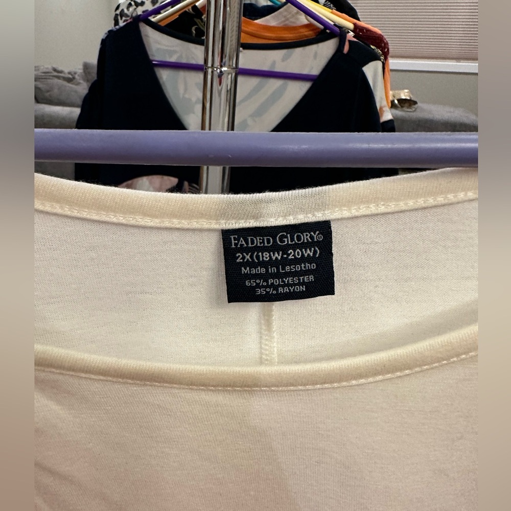 ๐Faded Glory Womenโs plus-size Cream/White Stretchy Ruched Top๐๐2X - Picture 7 of 7